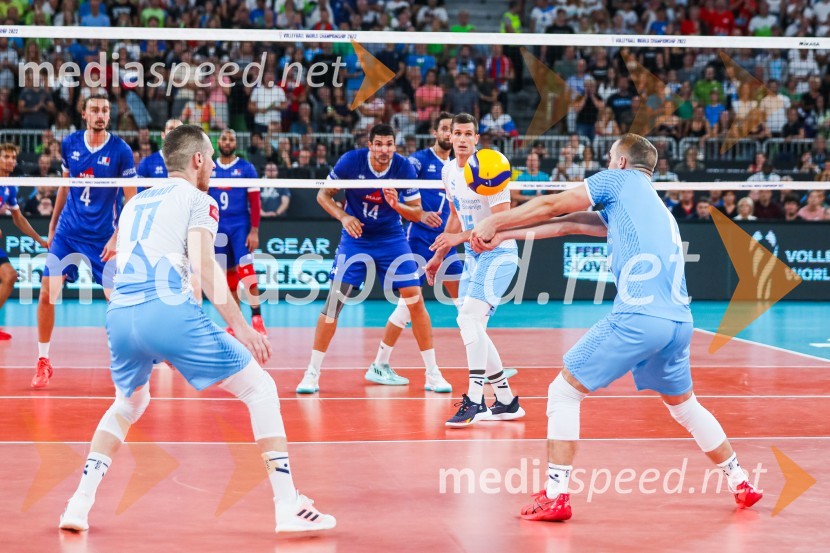  Tine  Urnaut, kapetan slovenske odbojkarske reprezentance;  Gregor  Ropret, odbojkar;  Jani Kovačič, odbojkarSvetovno prvenstvo v odbojki 2022, Slovenija - Francija