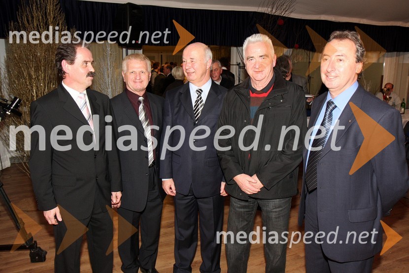 Bojan Pihlar, trener ..., Marjan Kosi, direktor Zavoda za šport Športne zveze Maribor, Karl Midlil, mestni svetnik MOM in ...







 



 



 

 




 







 
Izbor športnik Maribora 2008