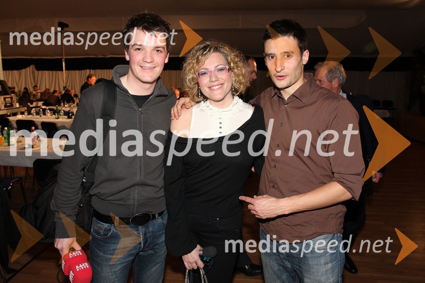 Mitja Šeško, moderator na Radiu City, Mojca Muršič, novinarka Radia Maribor in Miha Kranjc, novinar televizije RTS 


 










 



 



 

 




 







 
Izbor športnik Maribora 2008