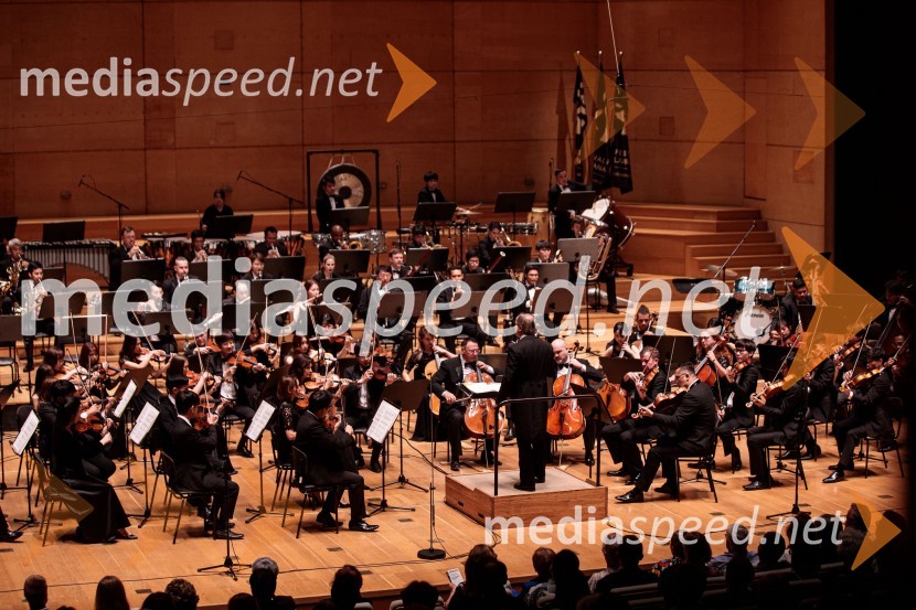  Alfonso Scarano, dirigentTajski filharmonični orkester, Festival Ljubljana 2022