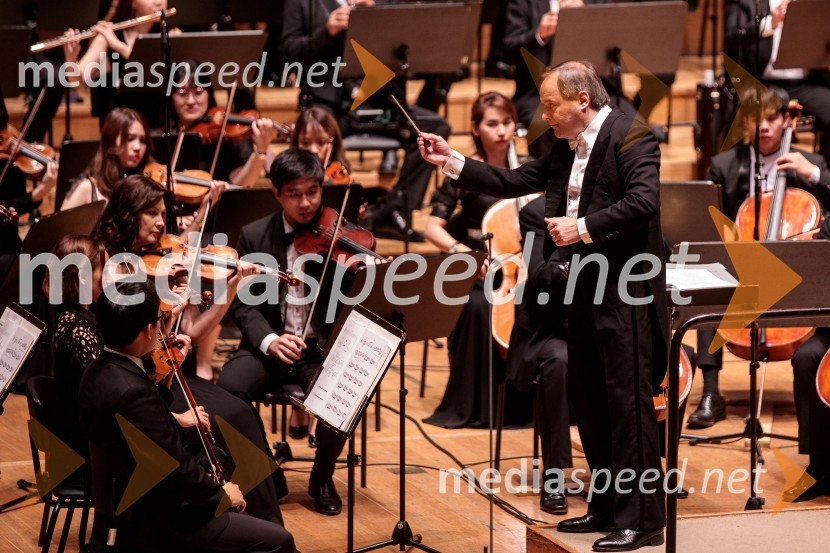  Alfonso Scarano, dirigentTajski filharmonični orkester, Festival Ljubljana 2022