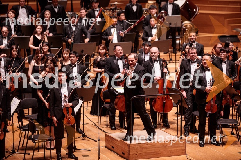  Alfonso Scarano, dirigentTajski filharmonični orkester, Festival Ljubljana 2022