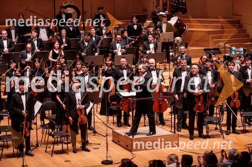  Alfonso Scarano, dirigentTajski filharmonični orkester, Festival Ljubljana 2022