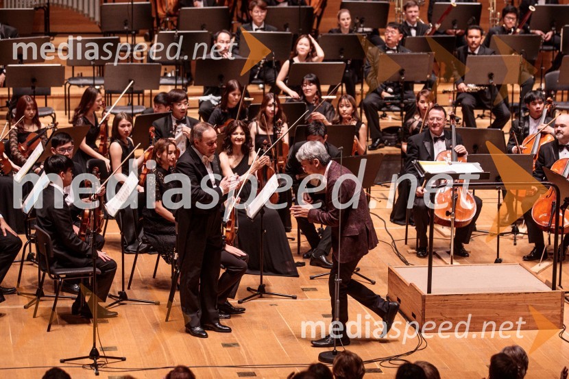  Alfonso Scarano, dirigent;  ... Tajski filharmonični orkester, Festival Ljubljana 2022
