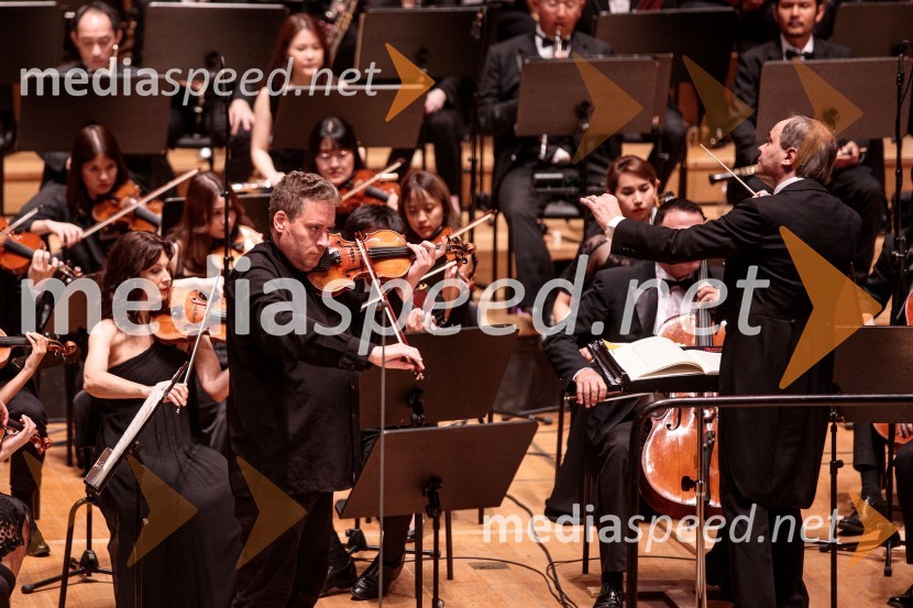  Kristóf Baráti, violinist;  Alfonso Scarano, dirigentTajski filharmonični orkester, Festival Ljubljana 2022
