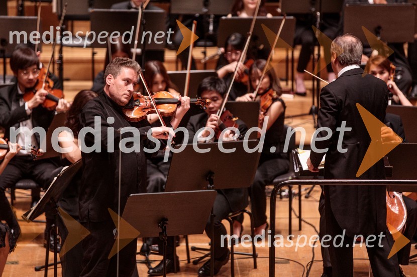  Kristóf Baráti, violinist;  Alfonso Scarano, dirigentTajski filharmonični orkester, Festival Ljubljana 2022