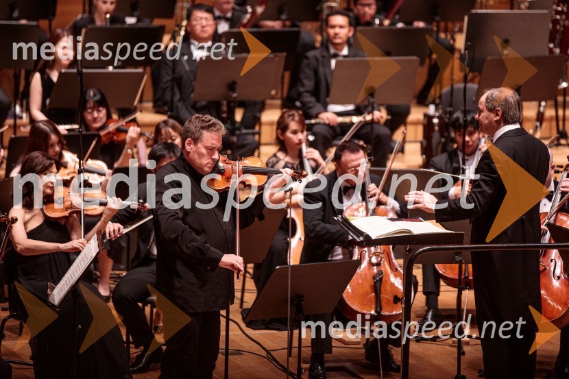  Kristóf Baráti, violinist;  Alfonso Scarano, dirigentTajski filharmonični orkester, Festival Ljubljana 2022