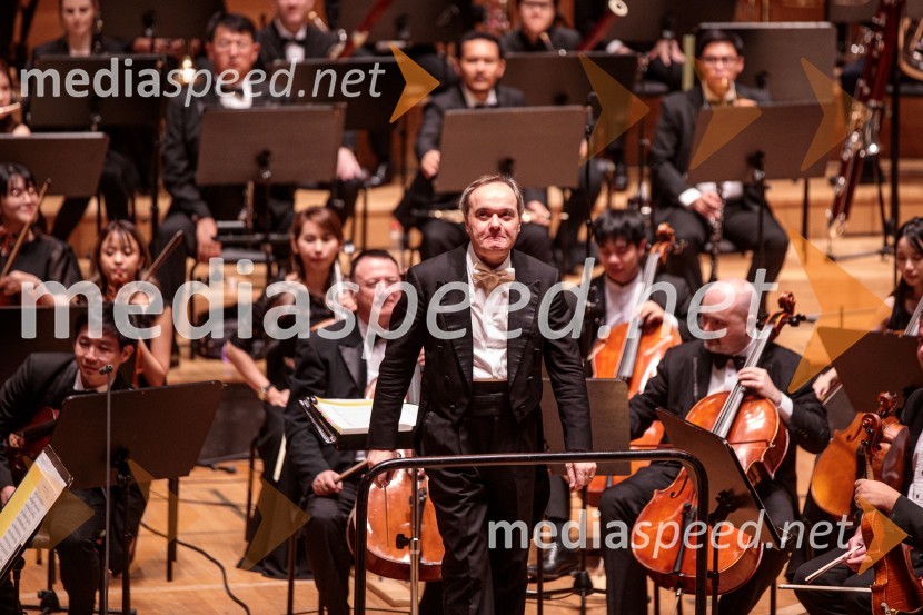  Alfonso Scarano, dirigentTajski filharmonični orkester, Festival Ljubljana 2022