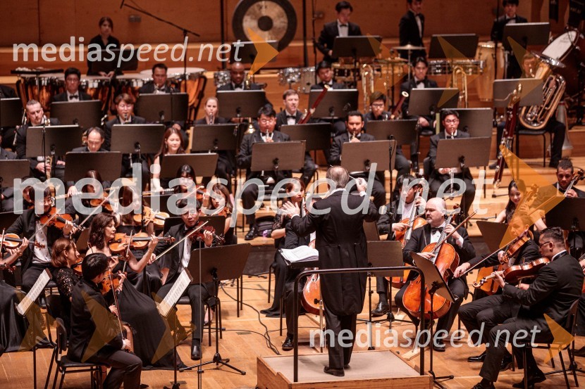  Alfonso Scarano, dirigentTajski filharmonični orkester, Festival Ljubljana 2022
