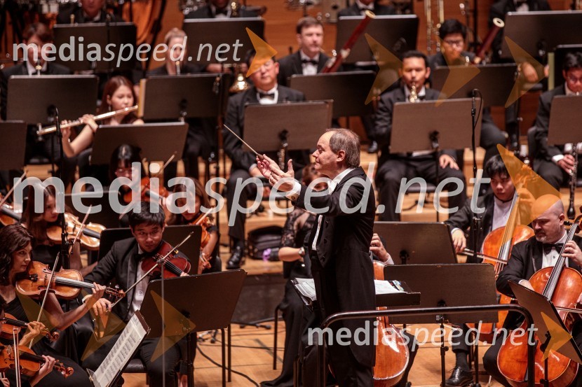  Alfonso Scarano, dirigentTajski filharmonični orkester, Festival Ljubljana 2022
