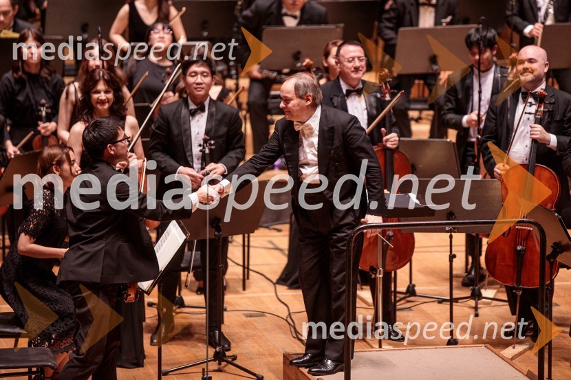  ... ;  Alfonso Scarano, dirigentTajski filharmonični orkester, Festival Ljubljana 2022