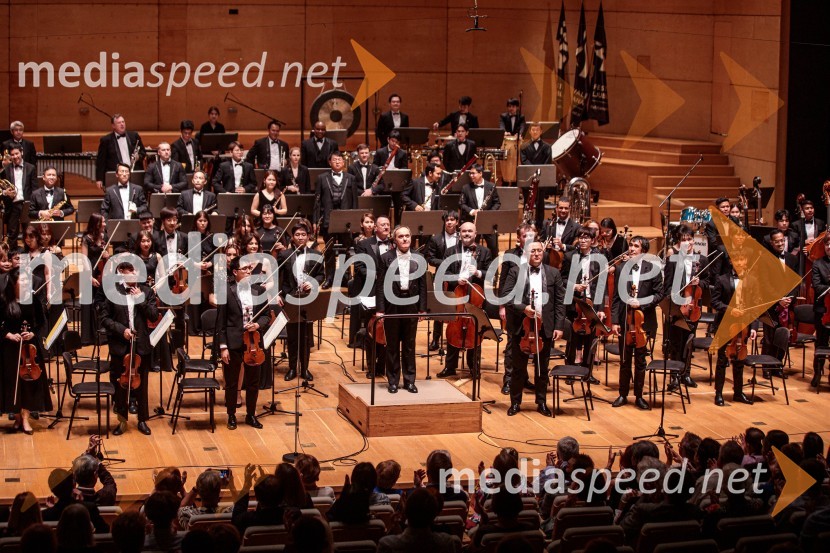  Alfonso Scarano, dirigentTajski filharmonični orkester, Festival Ljubljana 2022