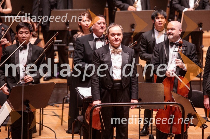 Alfonso Scarano, dirigentTajski filharmonični orkester, Festival Ljubljana 2022