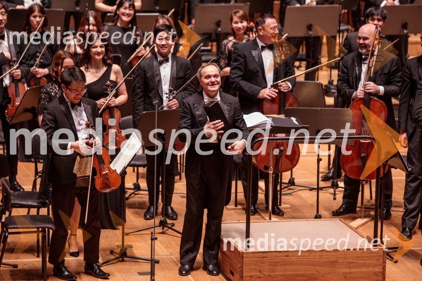  Alfonso Scarano, dirigentTajski filharmonični orkester, Festival Ljubljana 2022