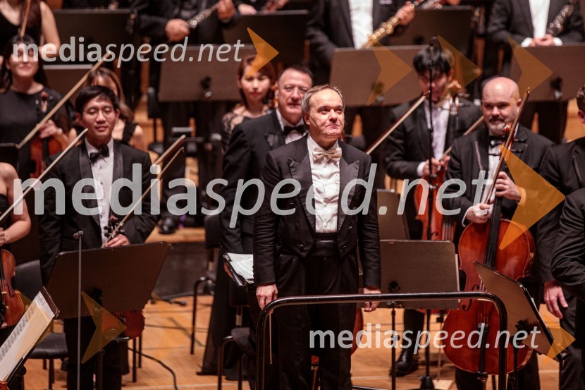  Alfonso Scarano, dirigentTajski filharmonični orkester, Festival Ljubljana 2022