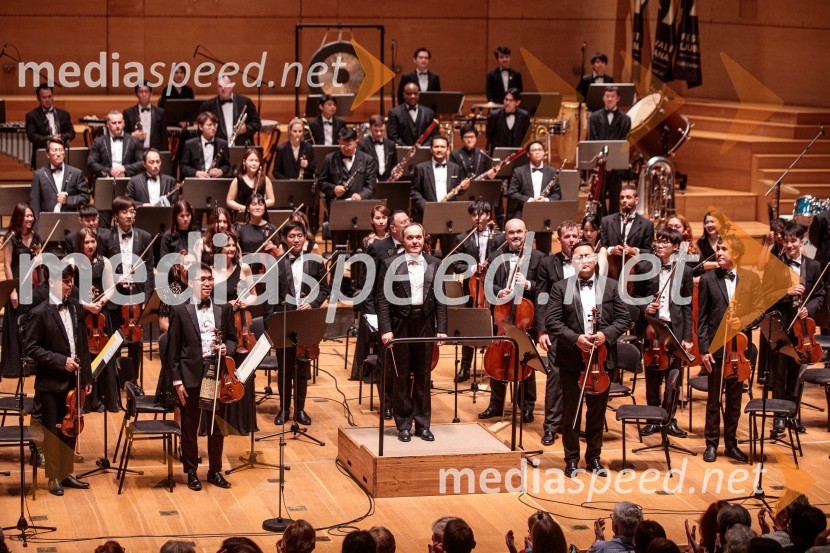  Alfonso Scarano, dirigentTajski filharmonični orkester, Festival Ljubljana 2022