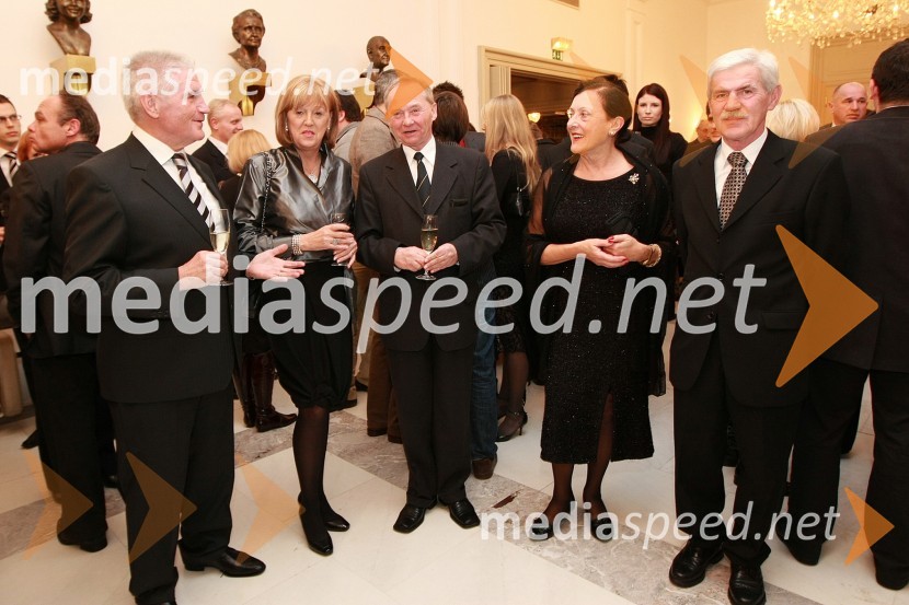 Ludvik Toplak, nekdanji rektor mariborske univerze z ženo Edito, dr. Alojz Križman, mestni svetnik, prof. Dunja Bezjak, članica ženskega društva S.I.L.A. in Branko Bezjak, direktor podjetja SwatyNaj Mariborčan 2008