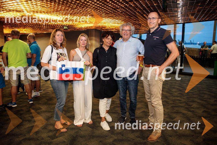  ... ;  Metka Kejžar, vodja marketinga DM Slovenija;  Janja Koren, novinarka;  Mile Crnović;  Rasto Oderlap, direktor, podjetje Autocommerce d.o.o.Slovenci na krilih polne dvorane Stožice  ekspresno odpravili Nemce in se uvrstili v osmino finala