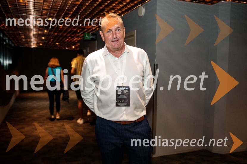  Metod Ropret, predsednik Odbojkarske zveze SlovenijeSlovenci na krilih polne dvorane Stožice  ekspresno odpravili Nemce in se uvrstili v osmino finala