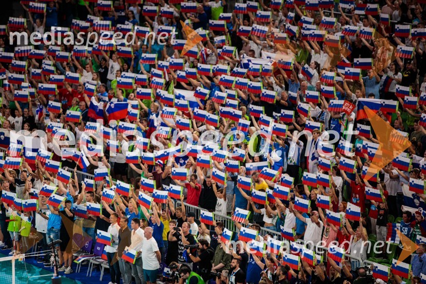 Slovenci na krilih polne dvorane Stožice  ekspresno odpravili Nemce in se uvrstili v osmino finala