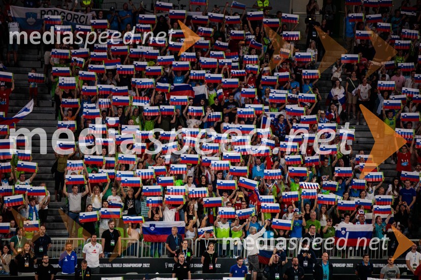 Slovenci na krilih polne dvorane Stožice  ekspresno odpravili Nemce in se uvrstili v osmino finala