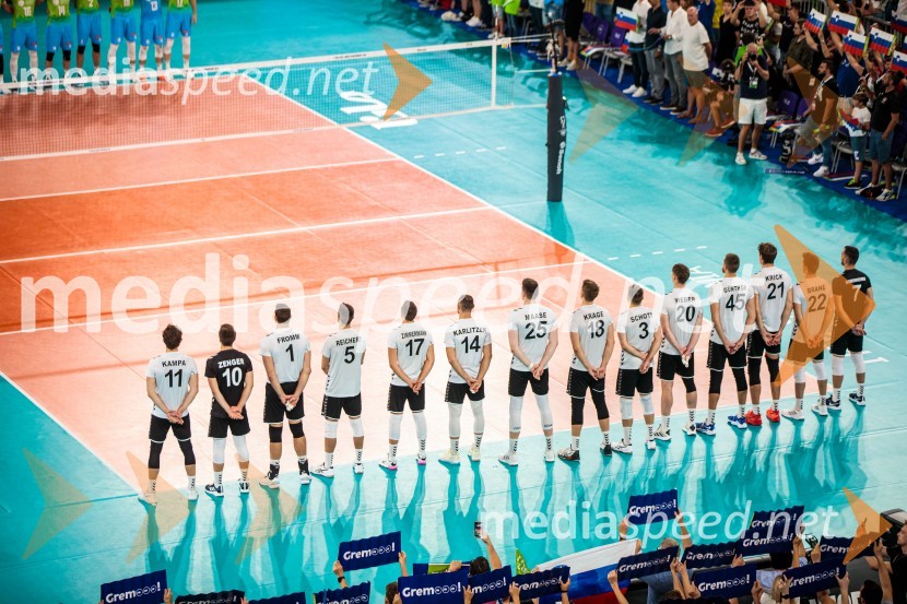 Slovenci na krilih polne dvorane Stožice  ekspresno odpravili Nemce in se uvrstili v osmino finala