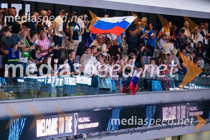  Borut Pahor, predsednik Republike SlovenijeSlovenci na krilih polne dvorane Stožice  ekspresno odpravili Nemce in se uvrstili v osmino finala