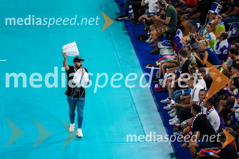 Slovenci na krilih polne dvorane Stožice  ekspresno odpravili Nemce in se uvrstili v osmino finala