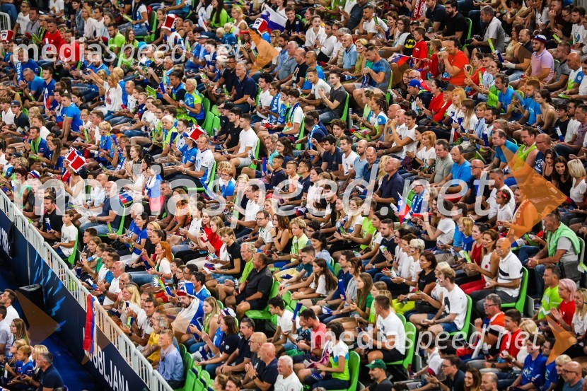 Slovenci na krilih polne dvorane Stožice  ekspresno odpravili Nemce in se uvrstili v osmino finala