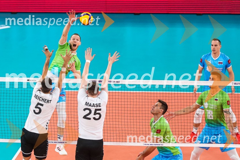  ... ;  Tine  Urnaut, kapetan slovenske odbojkarske reprezentance;  ... ;  Jan  Kozamernik, odbojkar;  Klemen Čebulj, odbojkar;  Jani Kovačič, odbojkarSlovenci na krilih polne dvorane Stožice  ekspresno odpravili Nemce in se uvrstili v osmino finala