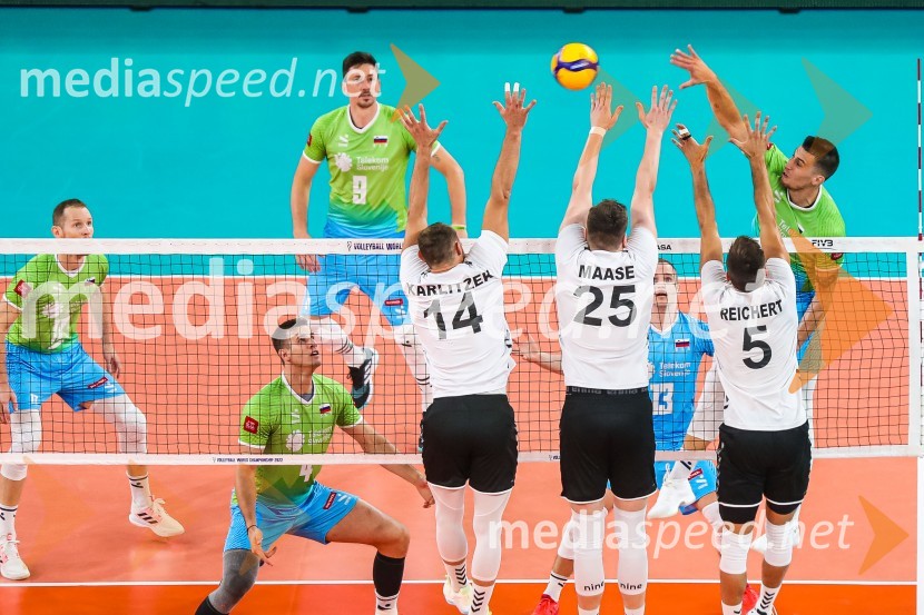  Tine  Urnaut, kapetan slovenske odbojkarske reprezentance;  Jan  Kozamernik, odbojkar;  Dejan  Vinčić, odbojkar;  ... ;  ... ;  Jani Kovačič, odbojkar;  ... ;  Klemen Čebulj, odbojkarSlovenci na krilih polne dvorane Stožice  ekspresno odpravili Nemce in se uvrstili v osmino finala