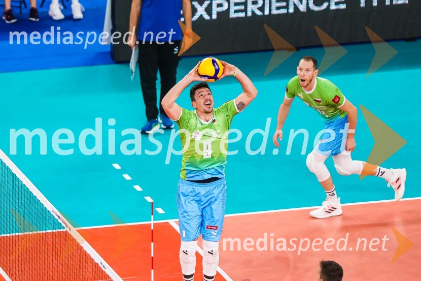  Dejan  Vinčić, odbojkar;  Tine  Urnaut, kapetan slovenske odbojkarske reprezentanceSlovenci na krilih polne dvorane Stožice  ekspresno odpravili Nemce in se uvrstili v osmino finala