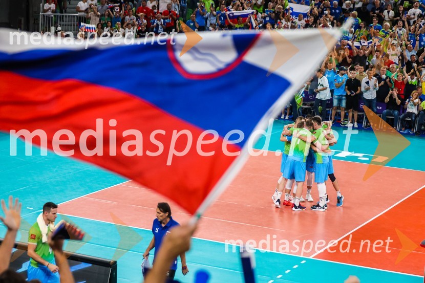 Slovenci na krilih polne dvorane Stožice  ekspresno odpravili Nemce in se uvrstili v osmino finala
