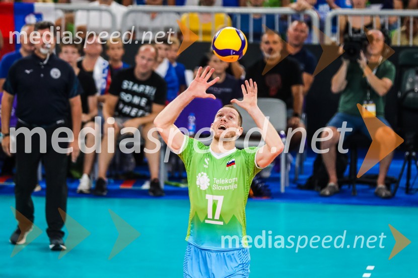  Tine  Urnaut, kapetan slovenske odbojkarske reprezentanceSlovenci na krilih polne dvorane Stožice  ekspresno odpravili Nemce in se uvrstili v osmino finala