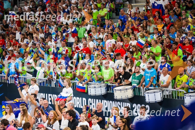 Slovenci na krilih polne dvorane Stožice  ekspresno odpravili Nemce in se uvrstili v osmino finala