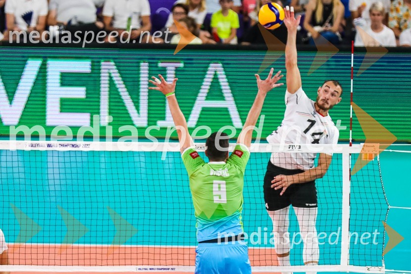  Dejan  Vinčić, odbojkar;  ... Slovenci na krilih polne dvorane Stožice  ekspresno odpravili Nemce in se uvrstili v osmino finala