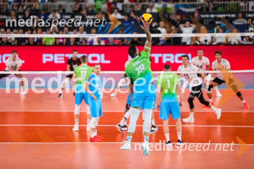  Klemen Čebulj, odbojkarSlovenci na krilih polne dvorane Stožice  ekspresno odpravili Nemce in se uvrstili v osmino finala