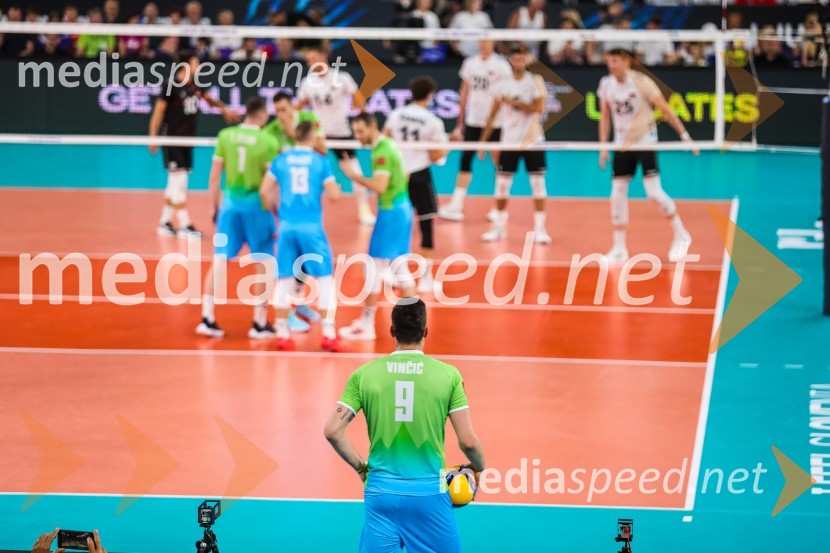  Dejan  Vinčić, odbojkarSlovenci na krilih polne dvorane Stožice  ekspresno odpravili Nemce in se uvrstili v osmino finala