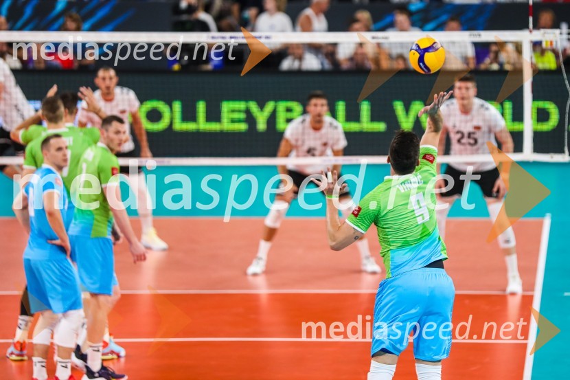  Dejan  Vinčić, odbojkarSlovenci na krilih polne dvorane Stožice  ekspresno odpravili Nemce in se uvrstili v osmino finala