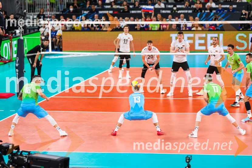  Klemen Čebulj, odbojkar;  Jani Kovačič, odbojkar;  Tine  Urnaut, kapetan slovenske odbojkarske reprezentanceSlovenci na krilih polne dvorane Stožice  ekspresno odpravili Nemce in se uvrstili v osmino finala