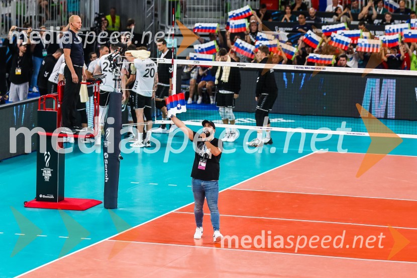 Slovenci na krilih polne dvorane Stožice  ekspresno odpravili Nemce in se uvrstili v osmino finala