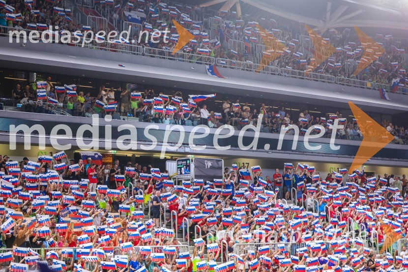 Slovenci na krilih polne dvorane Stožice  ekspresno odpravili Nemce in se uvrstili v osmino finala