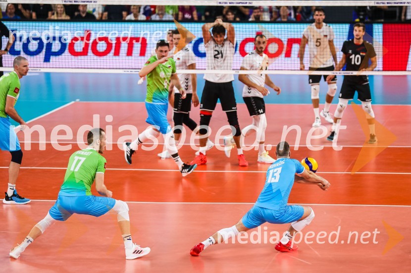  Alen  Pajenk  , odbojkar;  Tine  Urnaut, kapetan slovenske odbojkarske reprezentance;  Dejan  Vinčić, odbojkar;  Jani Kovačič, odbojkarSlovenci na krilih polne dvorane Stožice  ekspresno odpravili Nemce in se uvrstili v osmino finala