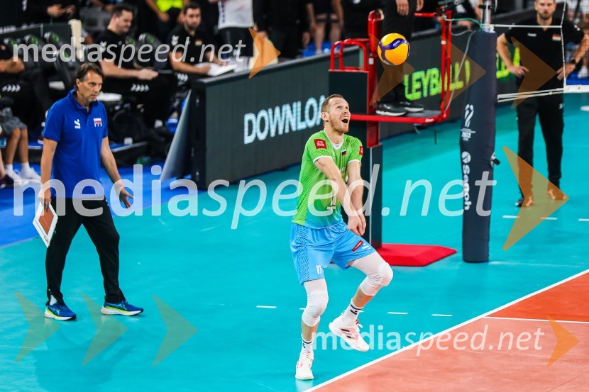  Gheorghe Crețu, trener odbojkarske reprezentance Slovenije;  Tine  Urnaut, kapetan slovenske odbojkarske reprezentanceSlovenci na krilih polne dvorane Stožice  ekspresno odpravili Nemce in se uvrstili v osmino finala