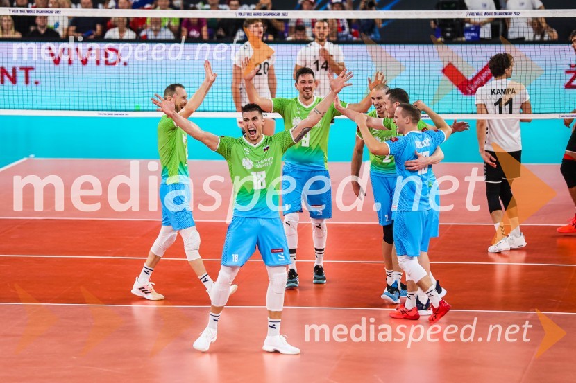  Tine  Urnaut, kapetan slovenske odbojkarske reprezentance;  Klemen Čebulj, odbojkar;  Dejan  Vinčić, odbojkar;  Alen  Pajenk  , odbojkar;  Tonček  Štern, odbojkar;  Jani Kovačič, odbojkarSlovenci na krilih polne dvorane Stožice  ekspresno odpravili Nemce in se uvrstili v osmino finala