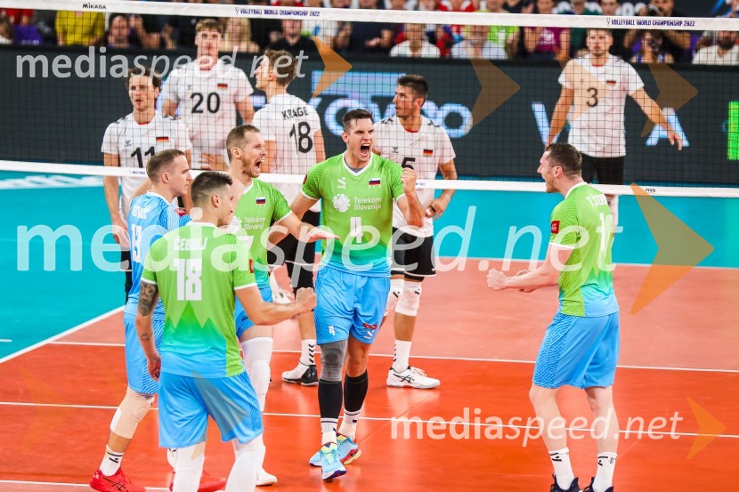  Jani Kovačič, odbojkar;  Klemen Čebulj, odbojkar;  Tine  Urnaut, kapetan slovenske odbojkarske reprezentance;  Jan  Kozamernik, odbojkar;  Tonček  Štern, odbojkarSlovenci na krilih polne dvorane Stožice  ekspresno odpravili Nemce in se uvrstili v osmino finala