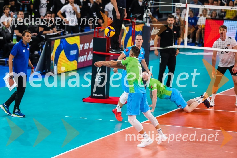  Klemen Čebulj, odbojkarSlovenci na krilih polne dvorane Stožice  ekspresno odpravili Nemce in se uvrstili v osmino finala
