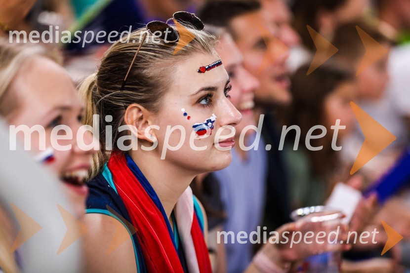 Slovenci na krilih polne dvorane Stožice  ekspresno odpravili Nemce in se uvrstili v osmino finala