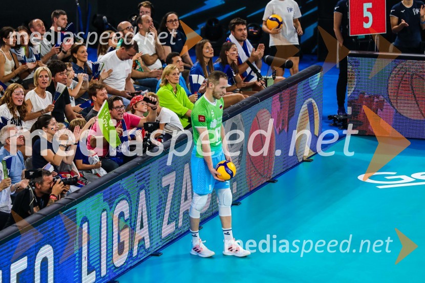  Tine  Urnaut, kapetan slovenske odbojkarske reprezentanceSlovenci na krilih polne dvorane Stožice  ekspresno odpravili Nemce in se uvrstili v osmino finala