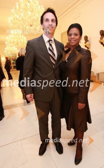 Mihael Zagrajšek, analitik finančnih in kapitalskih trgov, Veritas in Karidia Toure Zagrajšek, svetovalka na Oddelku za Korporativno komuniciranje Nova KBMNaj Mariborčan 2008